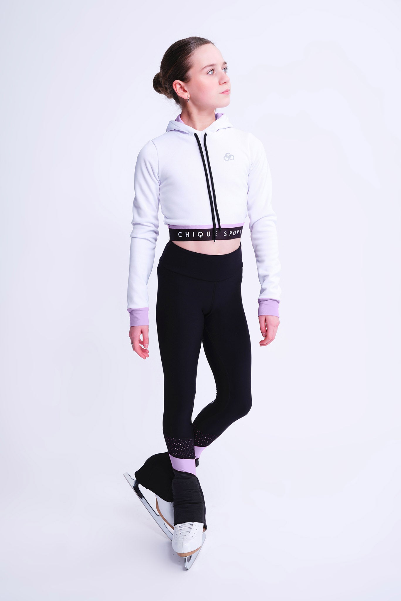 Fearless Crop Hoodie in Weiß und Amethyst