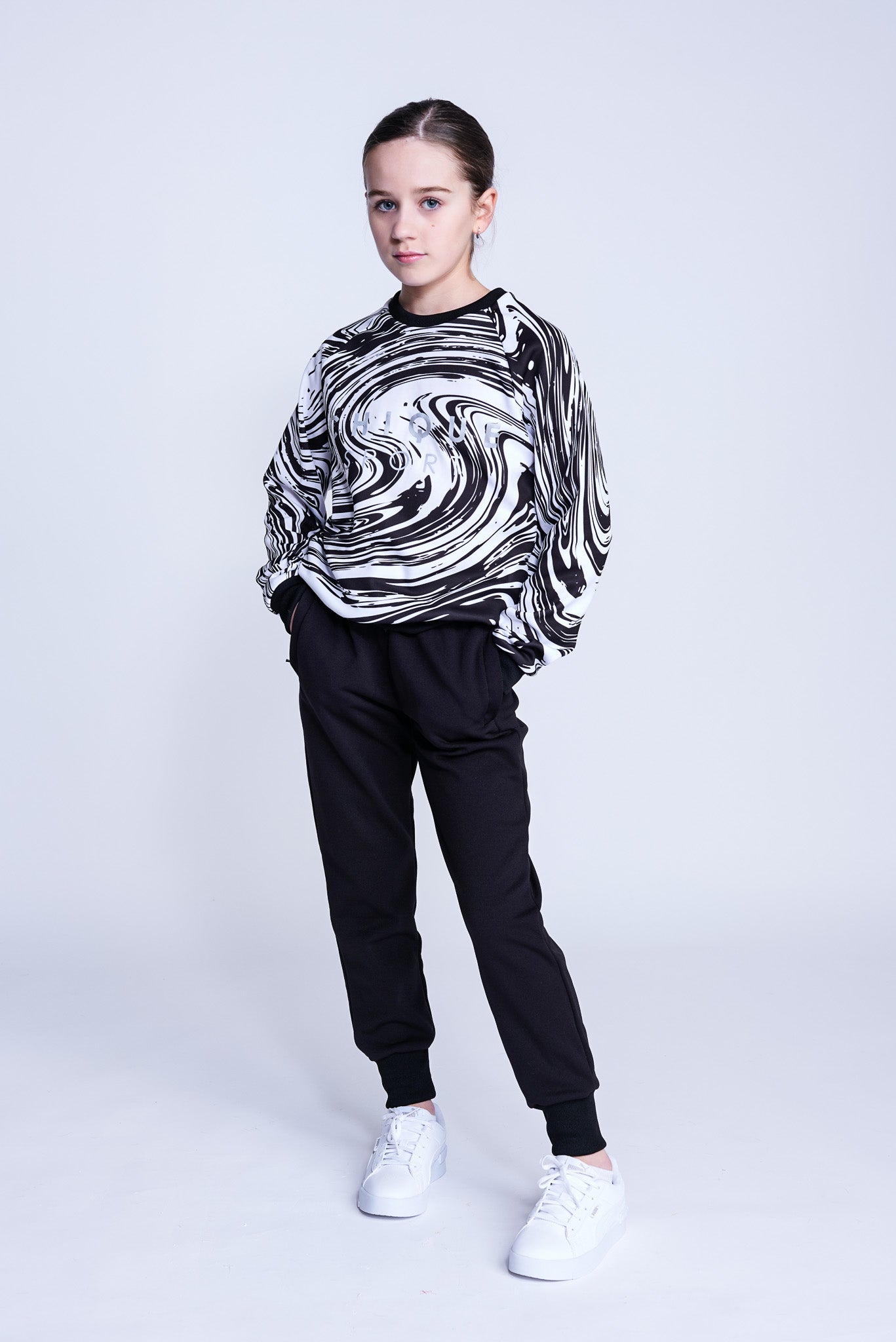 Fierce Open-Back Sweatshirt in Werveling