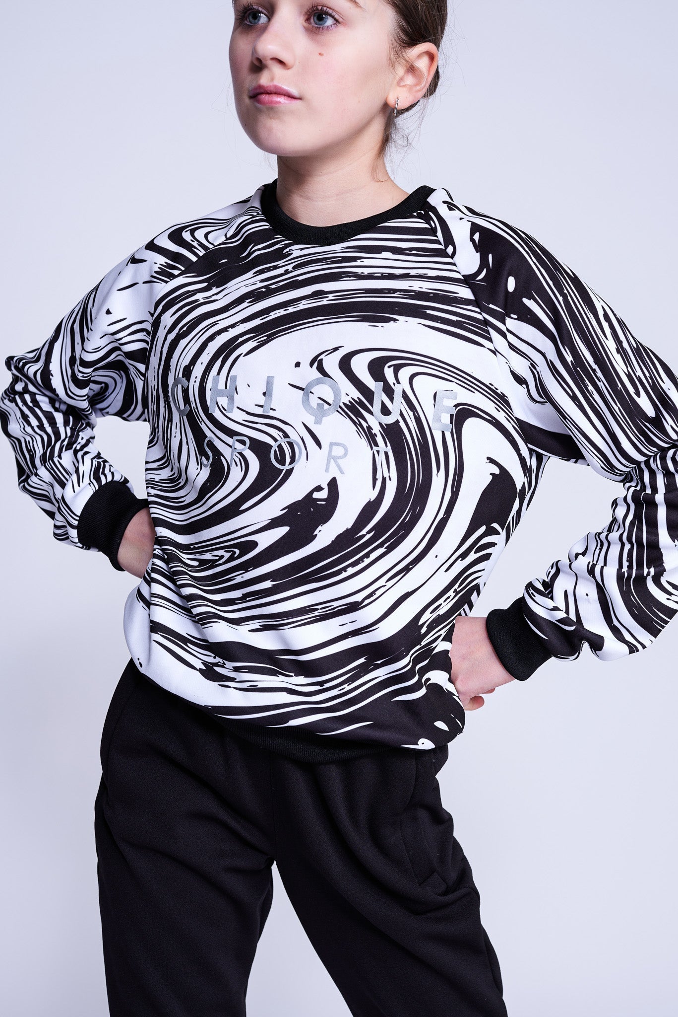 Fierce Open-Back Sweatshirt in Werveling