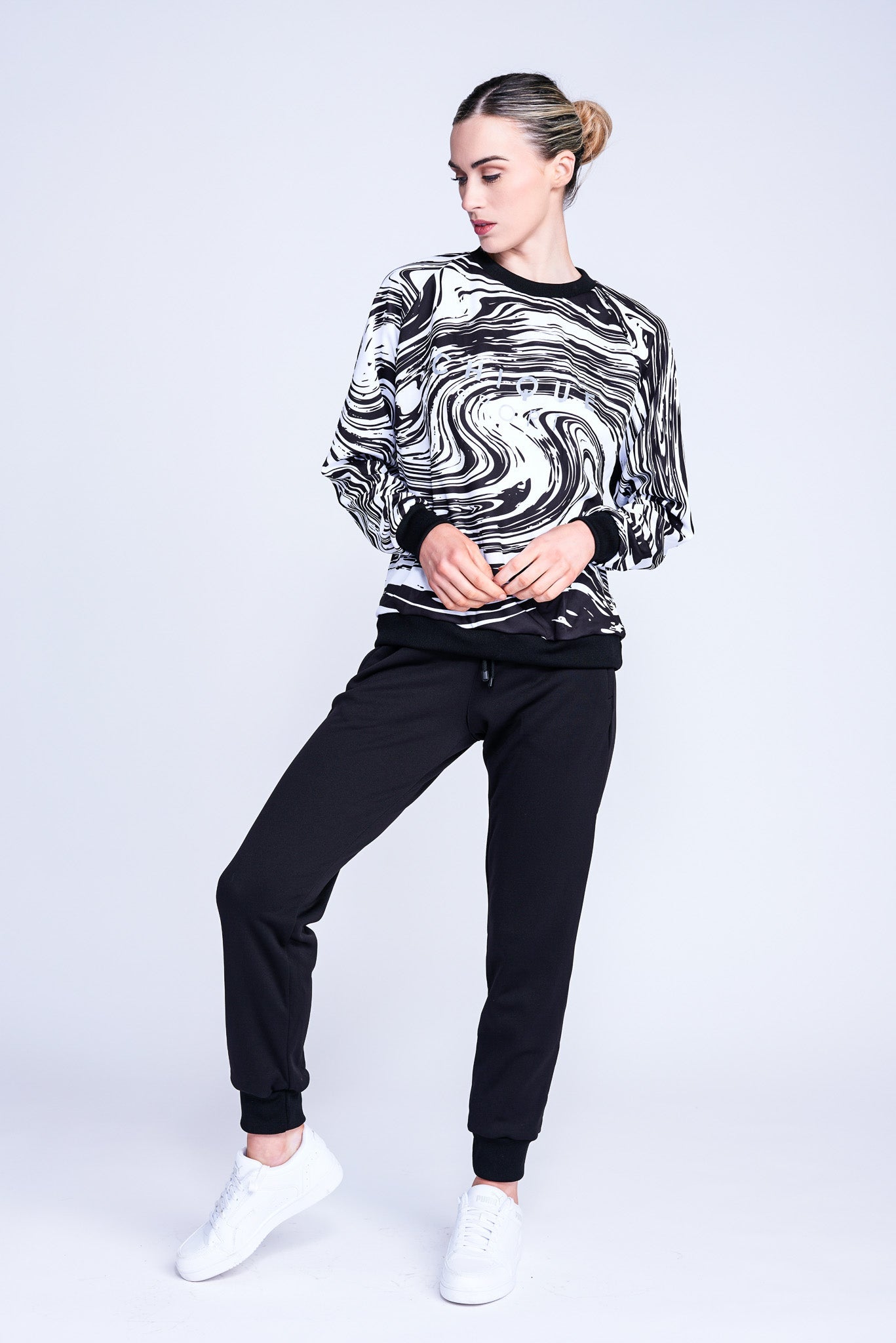 Fierce Open-Back Sweatshirt in Werveling