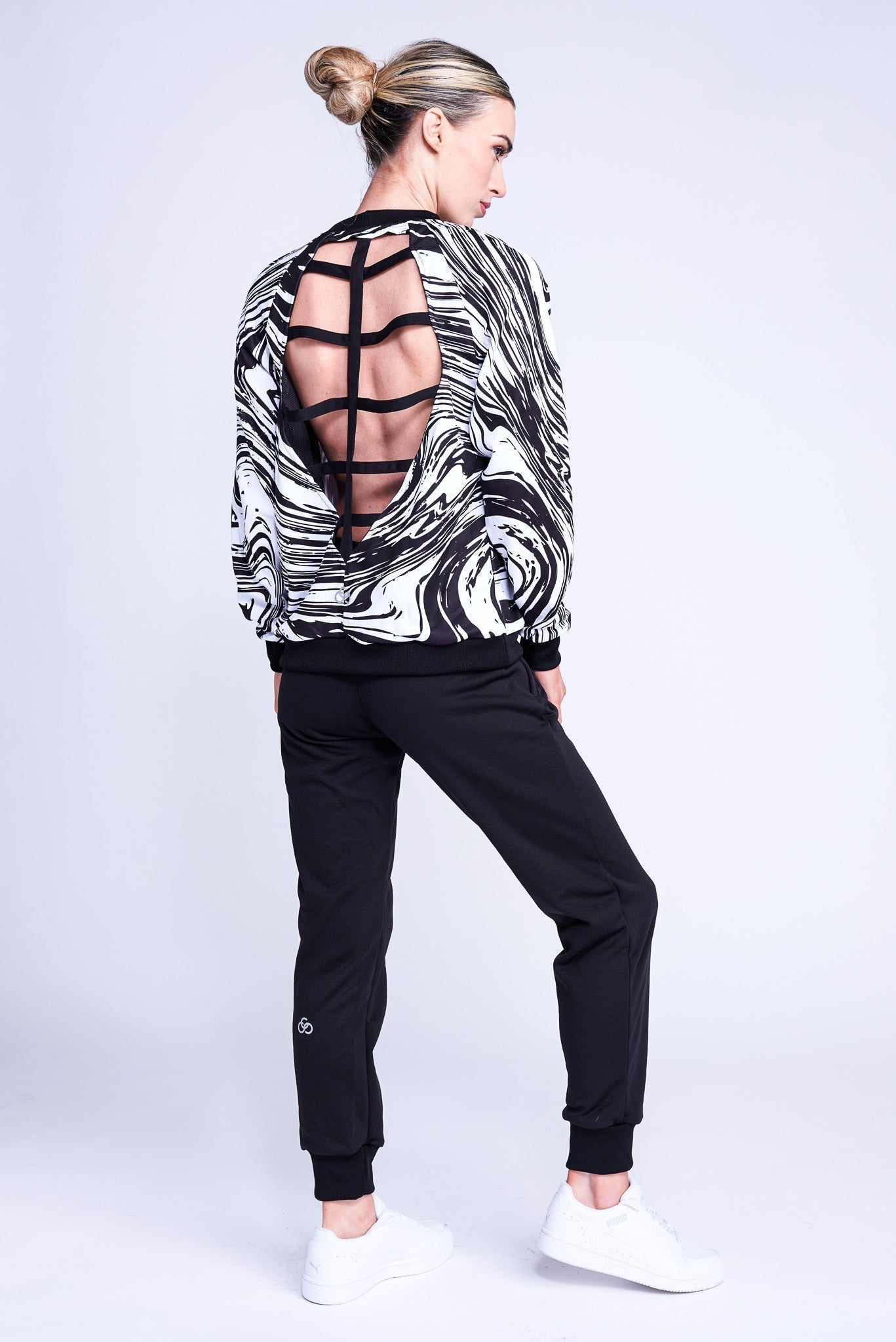 Fierce Open-Back Sweatshirt in Werveling