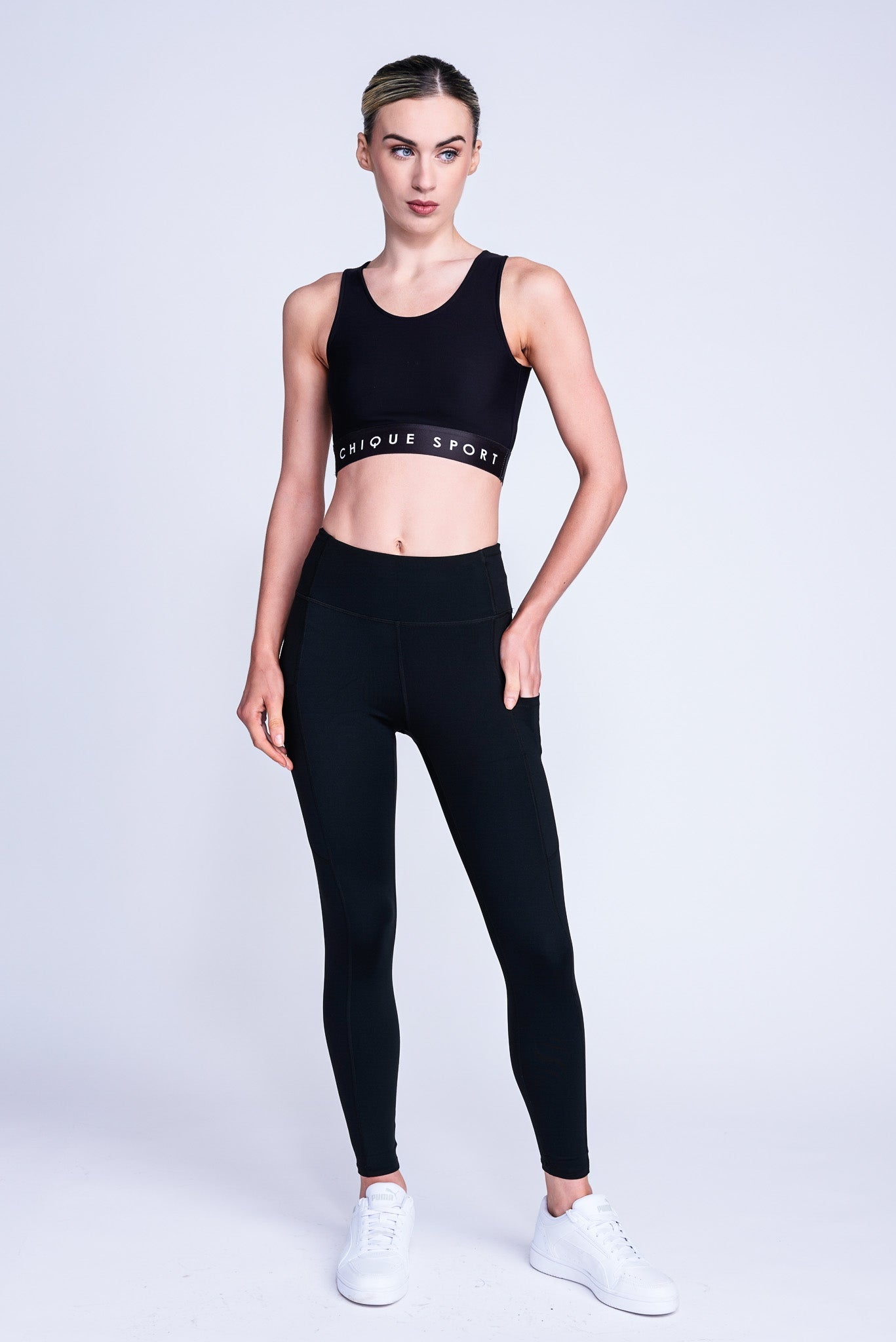 Empower Crop Top in Schwarz