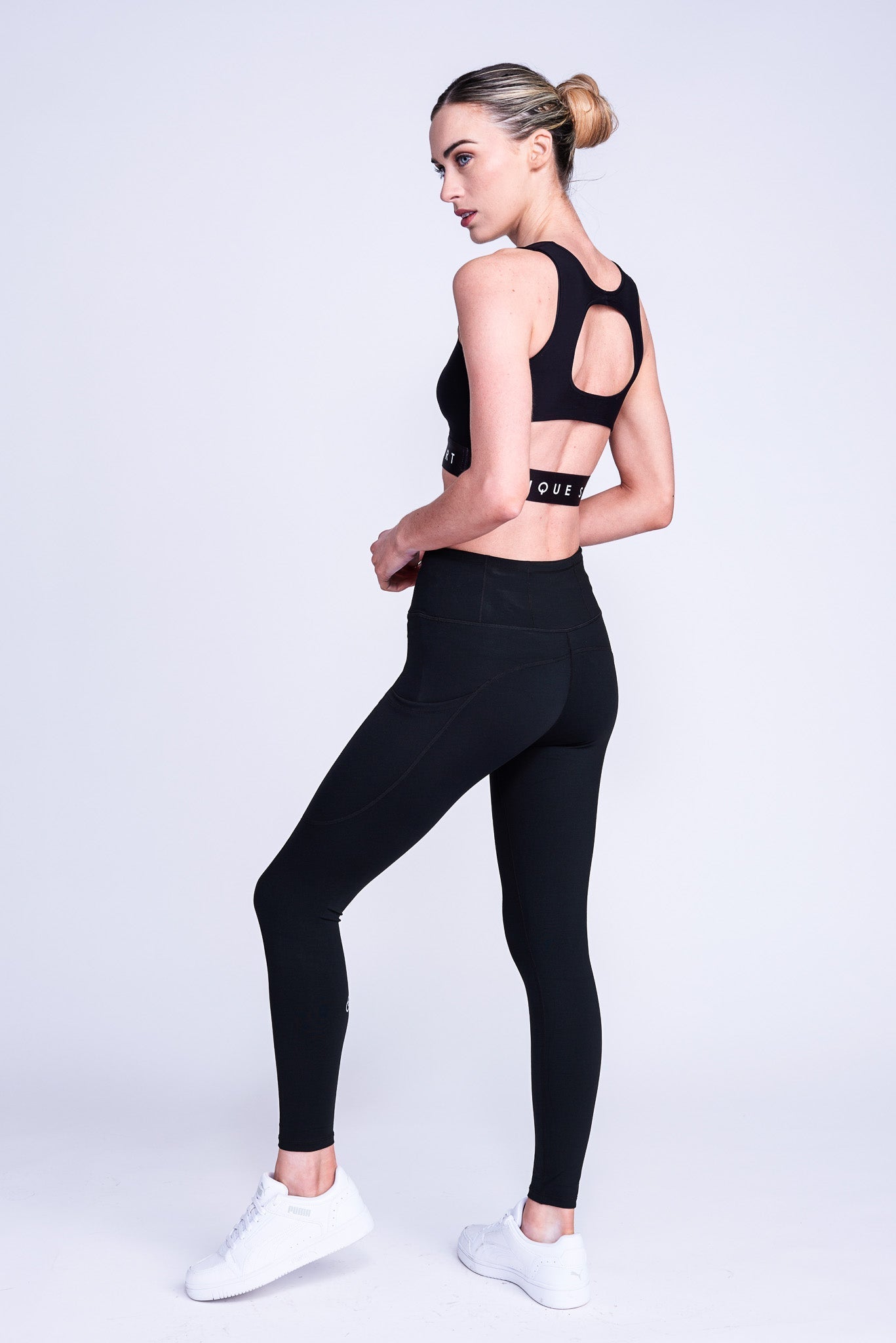 Empower Crop Top in Schwarz