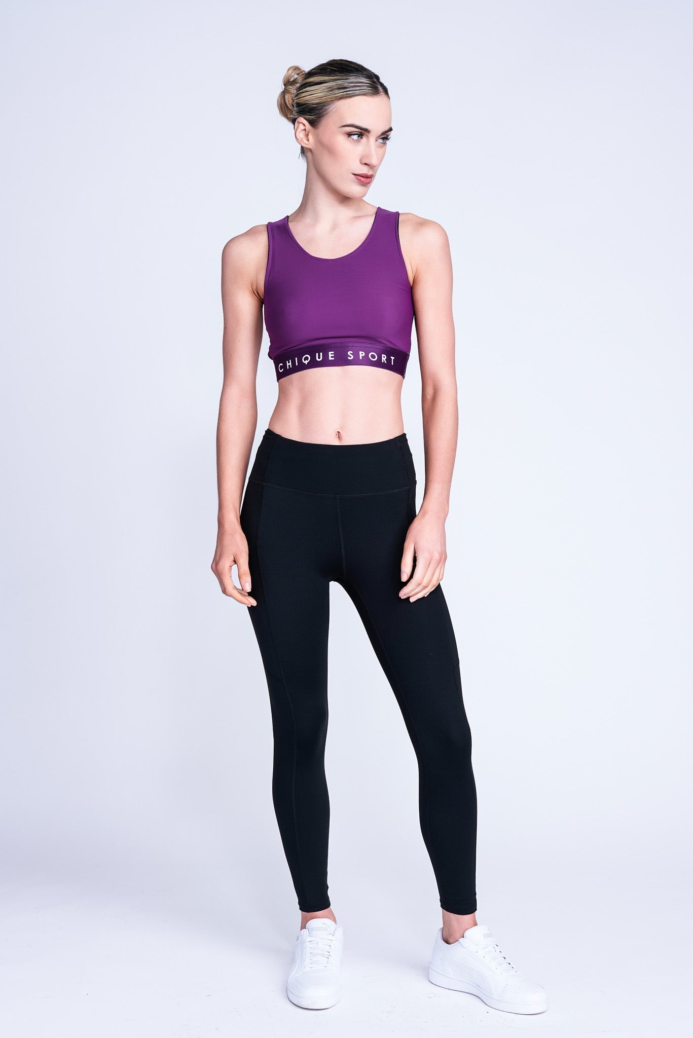 Empower Crop Top in Beere