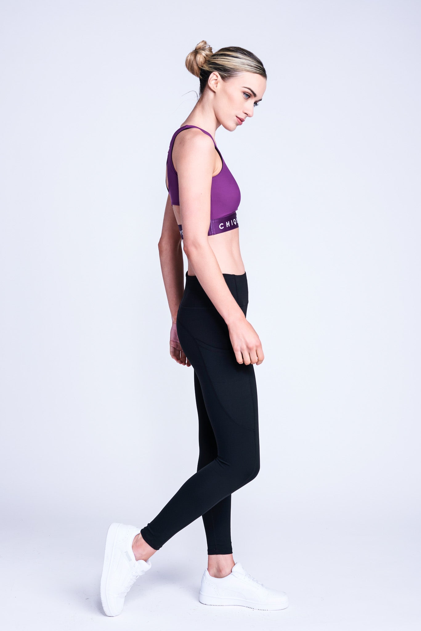 Empower Crop Top in Beere