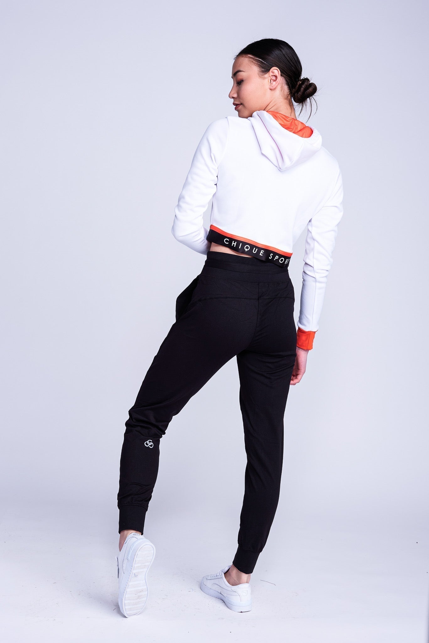 Fearless Crop Hoodie värissä Valkoinen ja oranssi